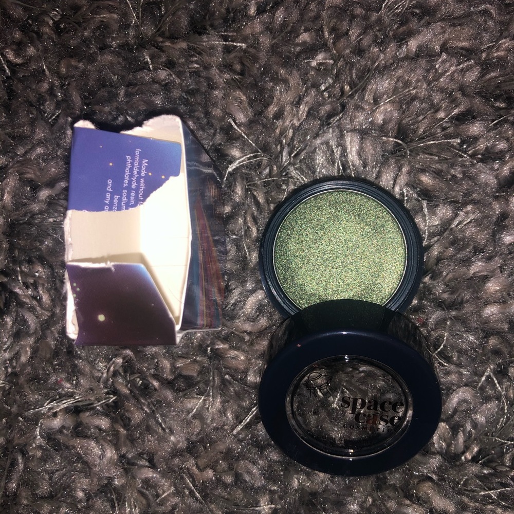SPACE CASE COSMETICS - Picture 4 of 4